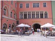 Freisitz unseres Restaurants Aug in Aug mit dem Regensburger Dom