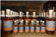 Seit 2007 widmen wir uns zusammen
mit Lothar Meißner der Whisky-Herstellung.

Sorgfältig ausgesuchte Rohstoffe sind Basis für den fruchtig, malzigen Geschmack.

Gebrannt wird in einer für Franken typischen
Klein-Brandblase.
Die Lagerung erfolgt im Gewölbekeller; dort im Bourbonfass (Originalimport)

Besuchen Sie uns auch auf

http://www.lobangernich.de/
