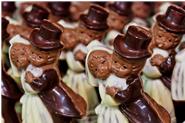 Unsere süßen Schokoladenfiguren werden alle einzeln per Hand bemalt.