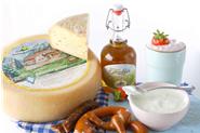Käse und Jogurt aus der Schaukäserei Ammergauer Alpen eG, Heulikör vom Kloster in Ettal, Breze und Wurst vom heimischen Bäcker bzw. Metzger