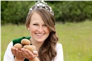 Die Bayerische Kartoffelkönigin 2013/2014 Franziska Strixner. Als Botschafterin für die Bayerischen Kartoffel ist Sie in ganz Bayern und darüber hinaus unterwegs und sorgt für die nötigen Appetitt auf Kartoffeln.